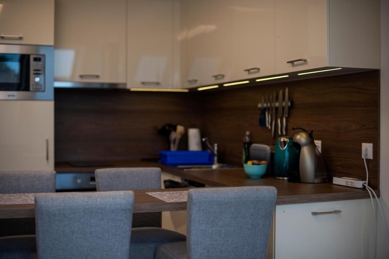 Zsuka Apartman Free Parking Pécs Buitenkant foto