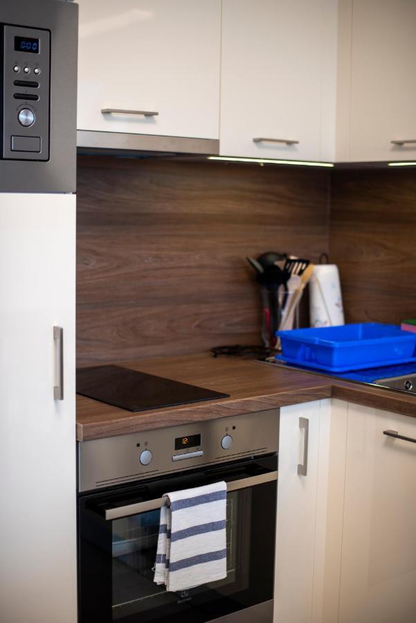 Zsuka Apartman Free Parking Pécs Buitenkant foto