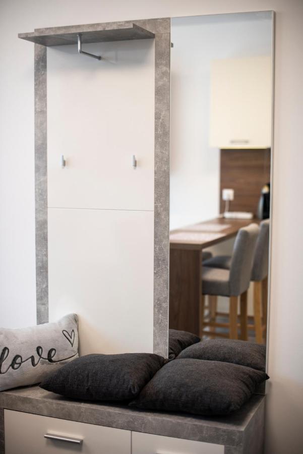 Zsuka Apartman Free Parking Pécs Buitenkant foto