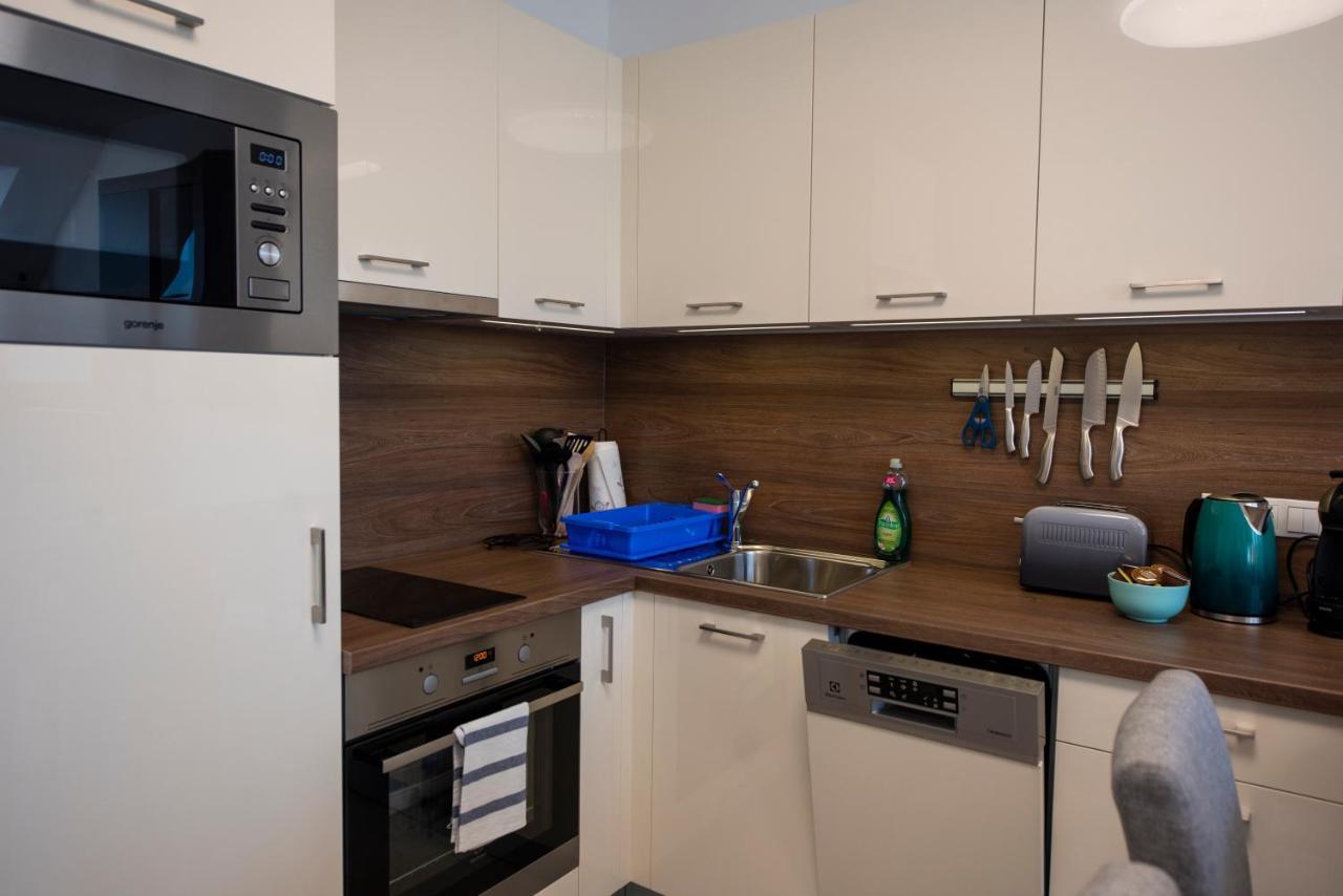 Zsuka Apartman Free Parking Pécs Buitenkant foto