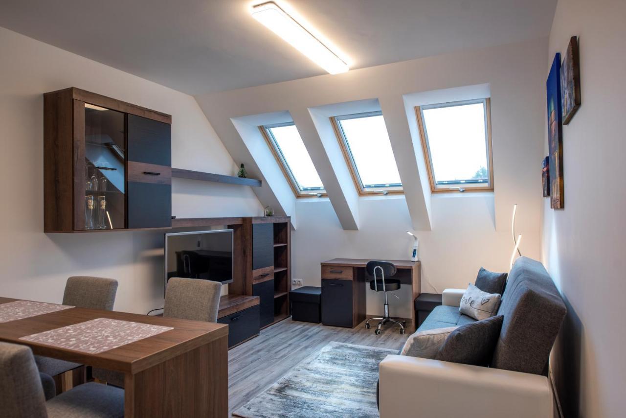 Zsuka Apartman Free Parking Pécs Buitenkant foto
