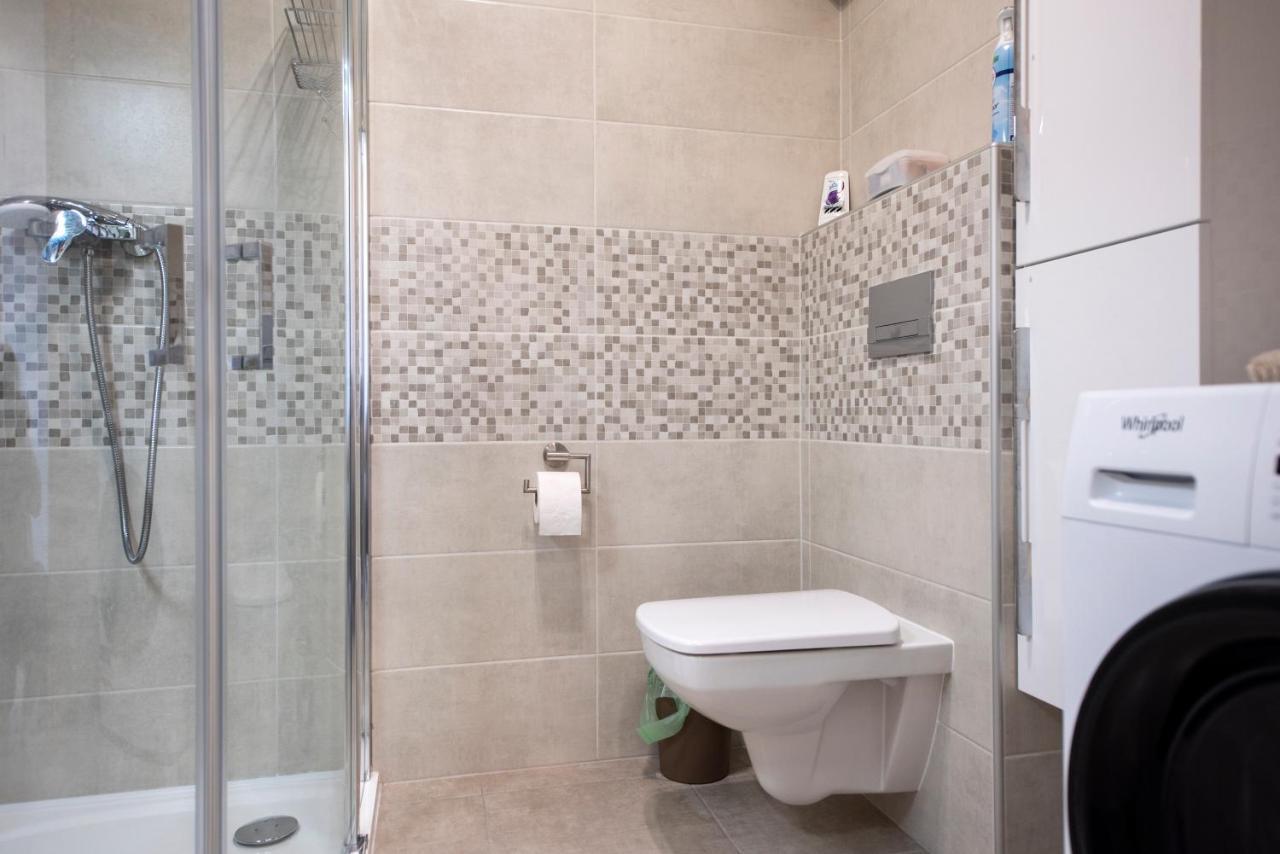Zsuka Apartman Free Parking Pécs Buitenkant foto